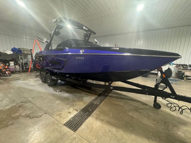 boat-cleaning-annandale-charter-marine